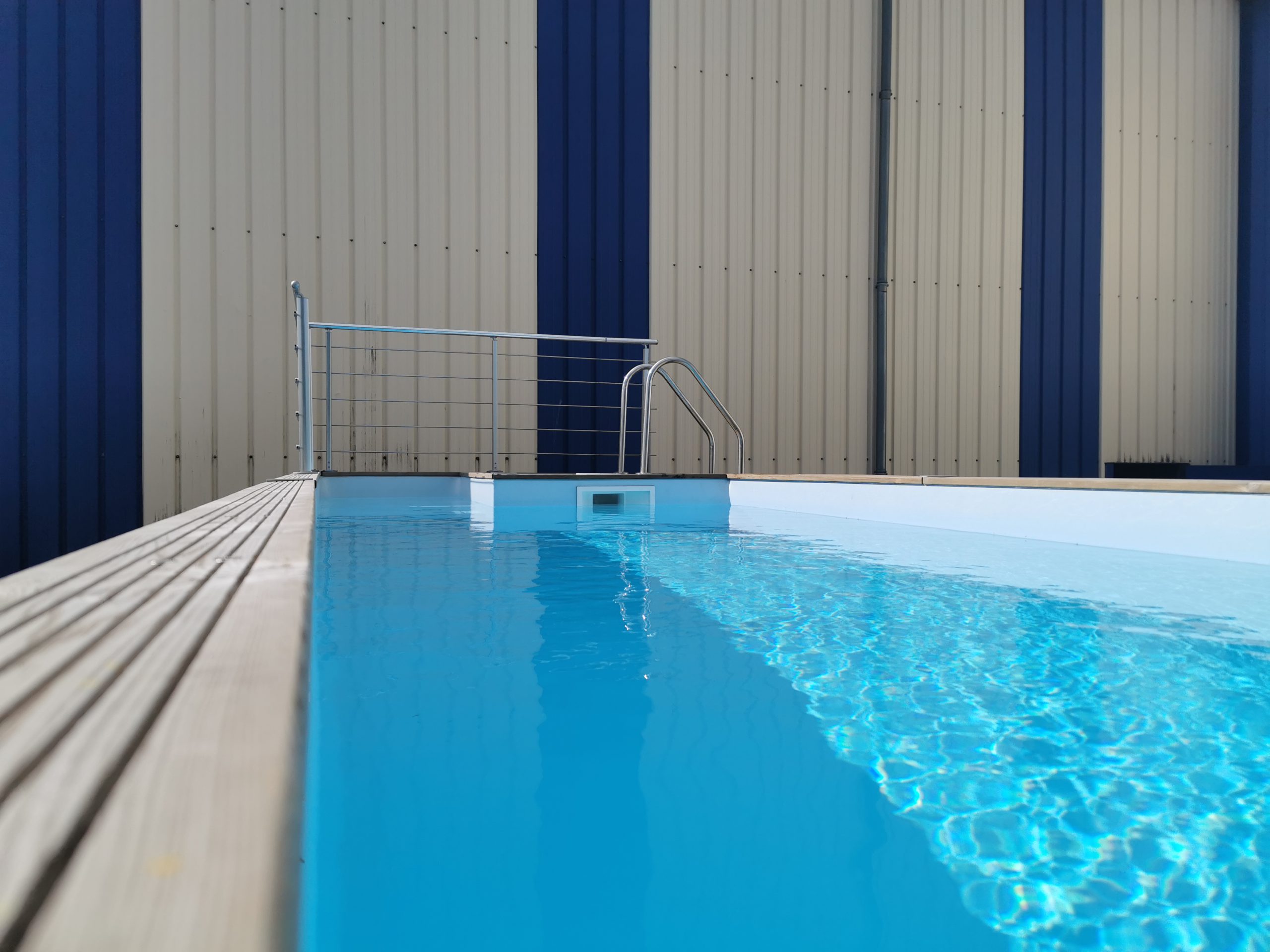 Une benne transformée en piscine dans votre jardin : une société d’Alençon se lance dans la fabrication